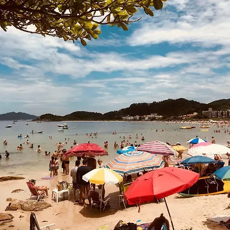Praia De Quatro Ilhas A 50 Metros Do Mar Bombinhas Exterior photo