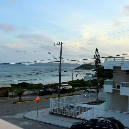 Praia De Quatro Ilhas A 50 Metros Do Mar Bombinhas Exterior photo