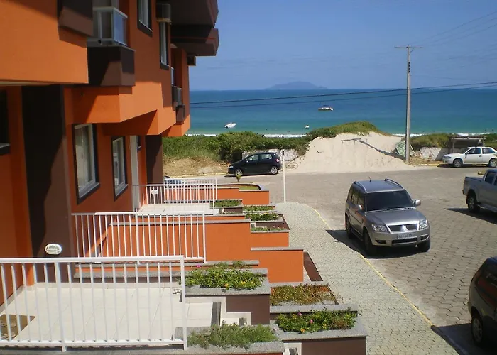 Praia De Quatro Ilhas A 50 Metros Do Mar