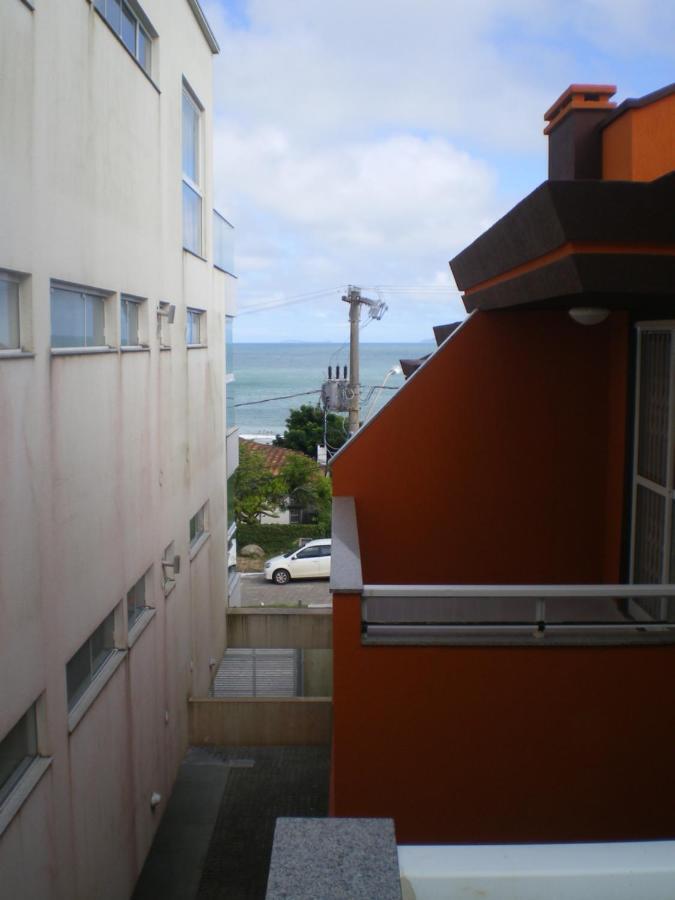 De Quatro Ilhas A 50 Metros Do Mar *